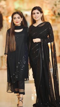 Black Saree Party Wear Fashion Styles, Black Color Combinations Outfits, Black Saree Party Wear, Black Bridal Dresses, Emotional Moments, Sarees For Girls, Saree Wearing Styles, Womens Trendy Dresses