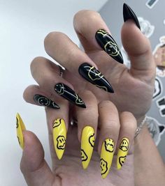 Smiley Face Nails, Face Nails, Punk Nails, Grunge Nails, Gaming Tips, Yellow Nails, Minimalist Nails, Fire Nails