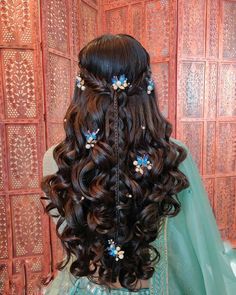 Hair Styles For A Quinceanera Damas, Repunzal Hairstyles, Quinceanera Flower Crown, Fairytale Hairstyles Princesses, Winter Wonderland Hairstyles, Peinados Para Xv Años, Cinderella Hairstyle, Butterfly Hairstyle, Cinderella Hair