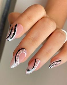 Neutral Nail Designs Sparkle, Cute Short Gel Nails Summer 2023, August Nail Designs 2023, Pretty Nails For Summer Simple, Black And White And Pink Nails, Black Shellac Nails Design, Striping Nail Art Designs, Nail Art Designs Short Nails Black White, Tip Designs For Nails