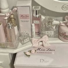 Kore Ulzzang, Miss Dior Blooming Bouquet, Dior Aesthetic, Dior Girl, Soft Pink Theme, Dior Perfume, Pink Girly Things, Pink Vibes, Pink Themes