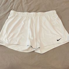 Training Nike Shorts Size Xxl Brand New With Tags White/Off Work Color Nike White Athleisure Shorts, Olivia Mossbacher, Track Gear, Sporty Fits, Sporty Clothes, Mom Dr, Athletic Shorts Women, Athletic Clothes, Nike Pro Shorts