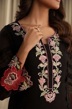 Cotton Suit Designs, Printed Linen Fabric, Embroidered Pants, Beautiful Dress Designs, Neckline Designs, Exclusive Clothing, Net Dupatta