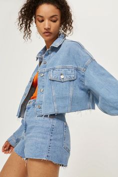 Denim On Denim: Denim Looks You Should Rock This Summer Denim Hacks, Customer Profile, Crop Denim Jacket, Oc Inspiration, Denim Jacket Outfit, Hooded Denim Jacket, Estilo Denim, Mode Jeans