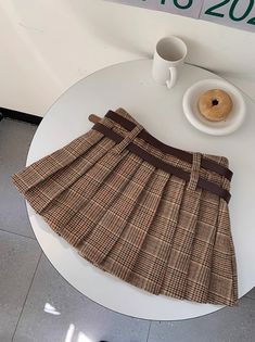 Brown Plaid Pleated Skirt With Double Belt Slots | Wendy - Red Velvet XL Retro Pleated Mini Skirt For Fall, Fall Pleated Brown Skort, Pleated Brown Skort For Fall, Retro Mini Skort For Fall, Retro Fall Skirted Skort, Retro Skirted Skort For Fall, Retro Pleated Brown Skirt, Kpop Dress, Fashion Chingu