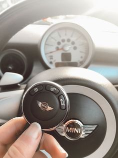 a person is holding the steering wheel knob in their car