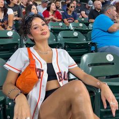 Houston Astros Outfit, Baseball Jersey Outfit Women, Football Season Outfits, Baseball Jersey Outfit, Nba Outfit, Sporty Spice, Baseball Outfit, Jersey Outfit