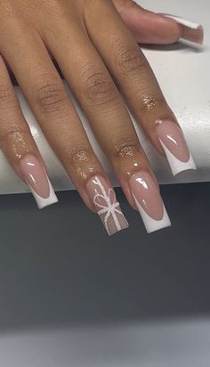 French Top Christmas Nails, Birthday And Christmas Nails, Festive French Tip Nails, Beige Winter Nails, Ballerina Christmas Nails, White Christmas French Tip Nails, White Nails Acrylic With Design, December Nails White, Winter Sets Nails