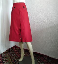 80s folk loden skirt, traditional trachten skirt, 42 size, dirndl bavarian skirt, red alpine skirt, country hunter piping skirt, no label composition probably wool, A-shape skirt, casual vivid red and dark green skirt, have lining.  the closure is on the back with three buttons.  good vintage condition but the item is not dry clean.   please check the measurements before ordering  Measurements laying flat : waist : 42 cm (16,5 inches)  hips :54 cm (21 inches)  total lenght :73 cm (28,5 inches) Fitted Red Skirt With Buttons, Red Fitted Skirt With Buttons, Skirt Traditional, Dark Green Skirt, Vintage Western Wear, Wool Skirts, Green Skirt, Western Wear, Piping