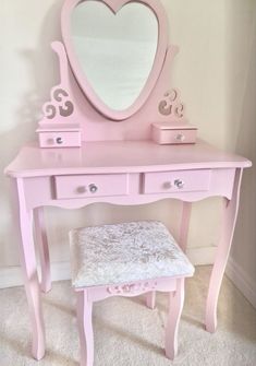 pink hyperfeminine kawaiicore kawaii cutecore cute feminine farmers daughter coquette coquettecore Cute Vanity Table, Cute Pink Furniture, Cute Furniture For Bedroom, Pretty Pink Room, Kawaii Vanity, Princess Desk, Kawaii Furniture, Girly Vanity