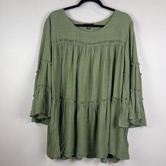 Cocomo Top Women 2x Plus Green 3/4 Bell Sleeve Tiered Tunic Peasant Blouse Flowy Features: * Style Profile: Peasant, Boho, Bohemian, Flowy, Lightweight, Casual * Size: 2x Measurements: See Pictures For Measurements (Approximate) * Please Review The Measurements In The Photos. It Is Best To Compare These Measurements To A Similar Article Of Clothing In Your Closet To Ensure A Proper Fit! Condition: See Pic For Details New With Tags Shipping:Super Fast Shipping: We Ship Out Within 1 Business Day P Spring Bohemian Half-sleeve Blouse, Bohemian Half Sleeve Blouse For Spring, Spring Bohemian Half Sleeve Blouse, Long Sleeve Peasant Top For Spring Vacation, Spring Vacation Long Sleeve Peasant Top, Spring Casual Tunic With 3/4 Sleeves, Casual Spring Tunic With 3/4 Sleeves, Spring Tunic With 3/4 Sleeve And Relaxed Fit, Bohemian Spring Tops With 3/4 Sleeves