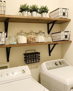 Organized Laundry Room Ideas, Apartment Laundry Room Decor, Apartment Laundry Room, Laundry Room Organization Diy, Organized Laundry Room, Organized Laundry