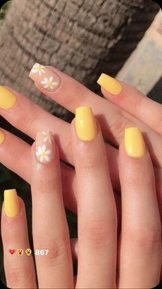 Acrylic Nails Yellow, Spring Acrylic Nails, Colorful Nails, Simple Gel Nails, Simple Acrylic Nails, Acrylic Nails Coffin Short, Summer Acrylic Nails, Short Acrylic Nails Designs