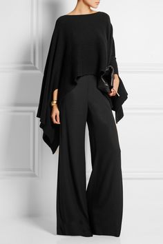 Fiesta Outfit, Cashmere Poncho, Bride Clothes, Looks Chic, Outfit Combinations, 가을 패션, Donna Karan, Black Dresses, Boat Neck