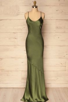 Slim Green Dress, Olive Green Floor Length Dress, Prom Dresses Simple Elegant Classy, Funky Prom Dress, Army Green Prom Dress, Green Long Dress Outfit, Long Green Silk Dress, Green Silk Prom Dress, Indie Prom Dress