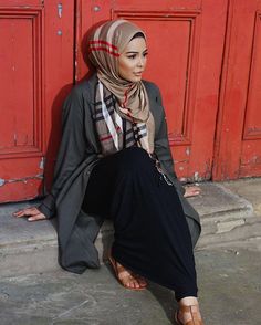 The harder you work on something, the greater you feel when you achieve it. : @iamshooter #habibadasilva Habiba Da Silva, Jersey Hijab, About Islam, Hijab Outfits, Hijabi Outfits, Muslimah Fashion, Hijab Outfit, Photo Instagram, Modest Dresses