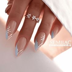 Snowflake Nail Design, Winter Nails Acrylic, Snowflake Nails, Festival Nails, New Year's Nails, Xmas Nails, Chic Nails, Cute Acrylic Nails, Holiday Nails