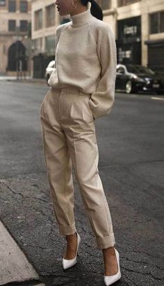 Minimalist Moda, Look Zara, Business Casual Outfits For Work, Neue Outfits, Fall Outfits For Work, Stylish Work Outfits, Neutral Outfit, Casual Work Outfits, Mode Inspo