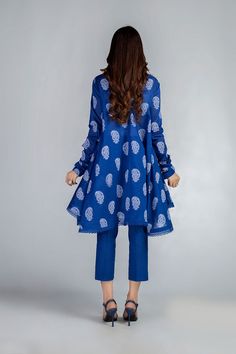 Bareeze PR1183 Blue Summer Printed Lawn Original brand suit fabric and photography lite diffrance in actual print.