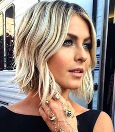 Chic short blonde wavy bob haircut for female Short Medium Length Hair, Wavy Bob Haircuts, Wavy Bob Hairstyles, Hair Styles 2014, Haircuts For Wavy Hair, Trendy Short Haircuts, Short Hair With Bangs, Short Hair Styles Easy