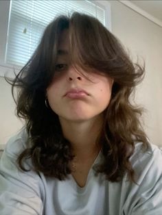 wolfcut hairstyles hair fyp prettygirl teenagegirl brownhair Grunge Female Haircut, Wolf Haircut Ideas, Hair To Shoulders With Curtain Bangs, Grunge Hair Inspo Short, Lesbian Haircut Wolfcut, Hair Cuts Short Wolf Cut, Wolfcut With Peekaboo Hair, Hair Cut Ideas Girls, 80s Women Haircut