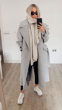 Light Grey Coat Outfit, Grey Coat Outfit, Stylish Outfits Casual, Olivia Rose, Autumn Clothes, Coat Outfits, Dope Outfits, Fall Winter Outfits, Look Chic