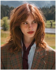 Soft Autumn Hair Color Red, Red Hair Haircuts, Ginger Hair Makeup, Colored Red Hair, Auburn Short Hair, Red Hair Women, Short Auburn Hair, Natural Auburn Hair, Ginger Woman