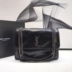 YSSL Niki Medium Chain Bag Black For Women 11in/28cm YSL Yves Saint Laurent Bags, Wholesale Suppliers, Monogram Bag, Saint Laurent Bag, Chain Bag, Chain Bags, Wallet Case, Evening Bags, Bag Making