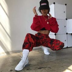 Chuck Taylor Outfit, Nike Cortez Outfit, Urban Street Fashion, Jacket Outfit Women, Casual Attire For Women, Sneakers Fashion Outfits, Hip Hop Outfits, Korean Fashion Women