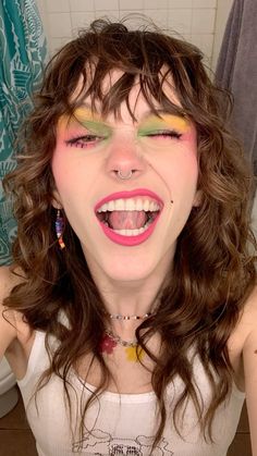 Remi Wolf Makeup, Creative Everyday Makeup, Colorful Grunge Makeup, Fun Makeup Ideas, Maximalist Makeup, Garden Makeup, Remi Wolf, Wolf Makeup