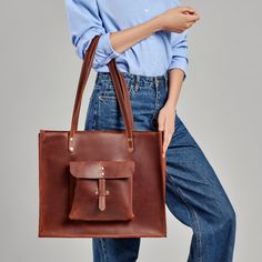 Discover the perfect blend of style and functionality with our women's laptop messenger bags - the ultimate choice for modern women. This exclusive leather bag will be your essential everyday companion, ideal for carrying your laptop, cell phone, wallet, documents and notebook safely and stylishly. Made from high-quality genuine leather, this bag not only exudes elegance, but also offers durability and robustness. The spacious main compartment includes a special compartment for laptops up to 15 Engraving Picture, Computer Tote Bag, Laptop Purse, Laptop Messenger Bags, Picture Engraving, Laptop Bag For Women, Laptop Tote, Leather Laptop Bag, Leather Laptop