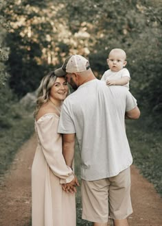 dreamy family photos for a family of three located in Central Wisconsin, photos captured by C Lee Creations 3 People Family Photos Posing Ideas, Family Park Pictures, Outdoor Family Photos Spring, Parent And Baby Photoshoot, One Year Old Family Pictures, Spring Photoshoot Family, Backyard Family Photos, Picnic Family Photoshoot, Family Of 3 Pictures