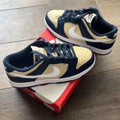 From Revolve. Brand New In Box Size 6. Midnight Navy, Team Gold. Organization Shoes, Shoes And Outfits, Cool Nike Shoes, Dressing Shoes, Shoe Outfits, Shoes Creative, Shoe Storage Ideas, Shoe Organization, Nike Shoes Women Fashion