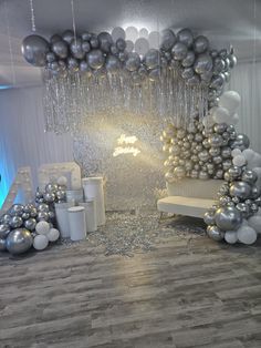 Creating a fabulous and fun background that would bring a great look to the Denim and diamond party idea. Diamond Theme Party, 18th Party Ideas, Birthday Balloon Decoration, Sweet 16 Party Themes, Silver Party Decorations, 18th Birthday Party Themes, Sweet Sixteen Birthday Party Ideas, Disco Birthday Party, Disco Party Decorations