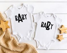 Baby A Baby B Onesies® Twin Outfits Twins Onesies IVF Baby - Etsy Funny Twin Announcement, Twins Onesies, Twin Announcement, Shower Funny, Twin Humor, Twin Baby Boys