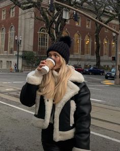 Winter City Aesthetic Outfit, Rainy Fall Outfits 2022, Winter Outfits For Amsterdam, Hollywood Dinner Outfit, Windy Day Outfit Cold, European Fashion Cold Weather, Paige Lorenze Winter, New York Outfits Winter 2023, Winter Outfits Cold Freezing New York