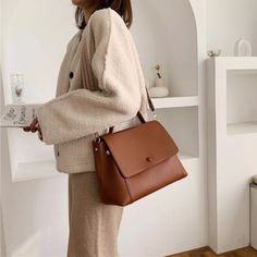 Office Bags For Women, How To Have Style, Tas Bahu, Fall Handbags, Office Bag, Vegan Leather Bag, Handbags Women, Brown Handbag, Brown Bags