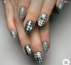 Cute New Years Nails, New Years Nails Ideas, New Years Eve Nail, Cute Red Nails, Nails Ideas Nail Art, Italy Nails, Disco Nails, New Years Nail, Silver Disco Ball