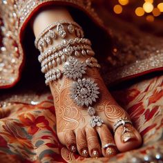 Feet Rings, Indian Academia, Bridal Payal, Indian Anklets, Payal Designs Silver, Bridal Foot Jewelry, Silver Anklets Designs, Toe Ring Designs, Flower Jewelry Designs