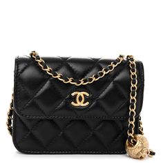 This is an authentic CHANEL Lambskin Quilted Pearl Crush Clutch With Chain in Black. This stylish crossbody bag is finely crafted of diamond quilted black lambskin leather. The bag features an aged gold chain-link leather-threaded shoulder strap and a matching gold Chanel CC logo on the crossover flap. This opens to a compact gold fabric interior Chanel Crossbody, Gold Chanel, Chanel Shoulder Bag, Chevron Quilt, Heart Bag, Chanel Caviar, Gold Fabric, Diamond Quilt, Cc Logo