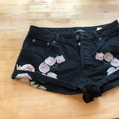 Never Worn Still Has Tags. Floral Embroidered Detailing Along The Front Pockets And Sides! Fits Like A W26. Black Bottoms With Floral Embroidery For Summer, Black Floral Embroidered Bottoms For Summer, Black Embroidered Cotton Shorts, Embroidered Black Summer Shorts, Embroidered Black Shorts For Summer, Embroidered Shorts, Short Shorts, Jean Shorts, Black Pink