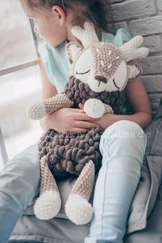 Crochet Deer, Crochet Nursery, Crochet Mignon, Confection Au Crochet, Crochet Cushion Cover, Haken Baby, Crochet Cushions, Crochet Bunny, Crochet Doll Pattern