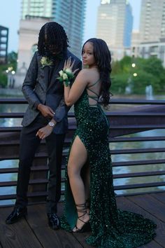 Green Prom Couple, Prom Suit And Dress, Prom Couples Outfits, Prom 2k23, Black Prom Suits, 8th Grade Prom Dresses, Dark Green Prom Dresses, Couple Prom, Prom Glam