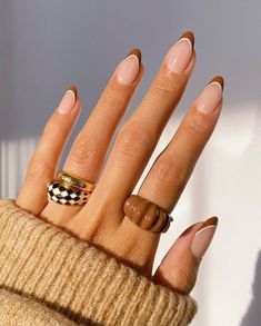 Fall Graduation Nails, Fun French Tips Nails, Neutral Tip Nails, Call Nails 2023, Minimalistic Nails Design, Fal Nails, Occasion Nails, Milky Nails, Easy Nails