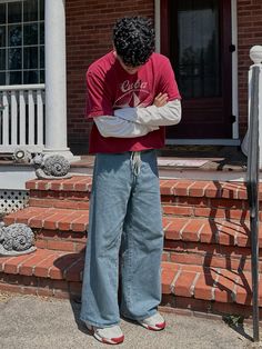 Thrifted Outfits Men Vintage, Men’s Fashion Outfits Y2k, Men Outfit Layering, Skater Thrift Outfits Men, Outfit Layering Ideas Men, Baggy Jeans Mens Outfit, Super Baggy Jeans Outfit Men, Baggy Mens Outfits, Y2k Mens Outfits Aesthetic