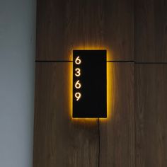 an illuminated sign on the side of a wooden wall that reads 80 / 90 in white letters