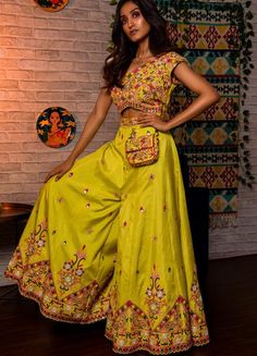 Lengha Ideas, Indian Jumpsuit, Indo Western Dresses For Women, Indian Closet, Panda Cartoon, Upcycle Design, Suit Styles, Indian Suit