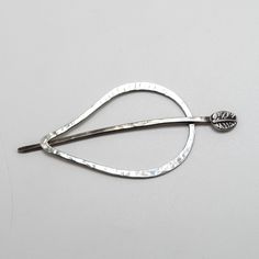 "This handmade leaf motif sweater pin is made in high quality argentium sterling silver. The outer leaf frame has a hammered texture. The pin has a tiny leaf on the end which makes it easy to grab and weave through the knit. Both are oxidized to bring out the details. This pin is a nice accessory to any loose knit scarf garment that allows the pin to weave through. I enjoy translating my jewelry designs into shawl pins and seeing the possibilities. This stick pin part measures approximately 2 5/ Silver Shawl, Herkimer Diamond Earrings, Bead Bar Necklace, Silver Scarf, Sweater Pin, Sterling Silver Name Necklace, Indie Jewelry, Boho Style Earrings, Silver Jewellery Indian