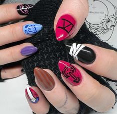 Arcane nail  Jinx VI #arcanenails #jinxnails #vinails #leagueoflegendsnails #nailart #jinx #vi #hungaryannailartist Vi Inspired Nails, Vi Arcane Inspired Nails, Ekko Arcane Inspired Nails, Vi Arcane Nails Design, Arcane Nails Vi, Arcane Nails Design Vi, Arcane Themed Nails, Arcane Nail Art, Jinx's Nails Arcane