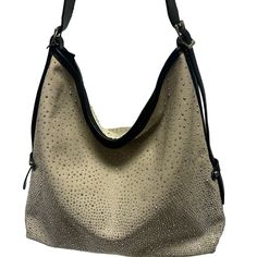 This Rhinestone Handbag Is Stylish Bag Covered In Shiny Rhinestones That Sparkle In The Light. It's Perfect For Special Events Or Nights Out, Adding A Touch Of Glamour To Any Outfit. The Bag Often Has A Simple Design With A Chain Or Handle, Making It Both Elegant And Easy To Carry Rhinestone Handbags, Bag Cover, Stylish Bag, Simple Design, Special Events, Simple Designs, Night Out, Bag Lady, Sparkle